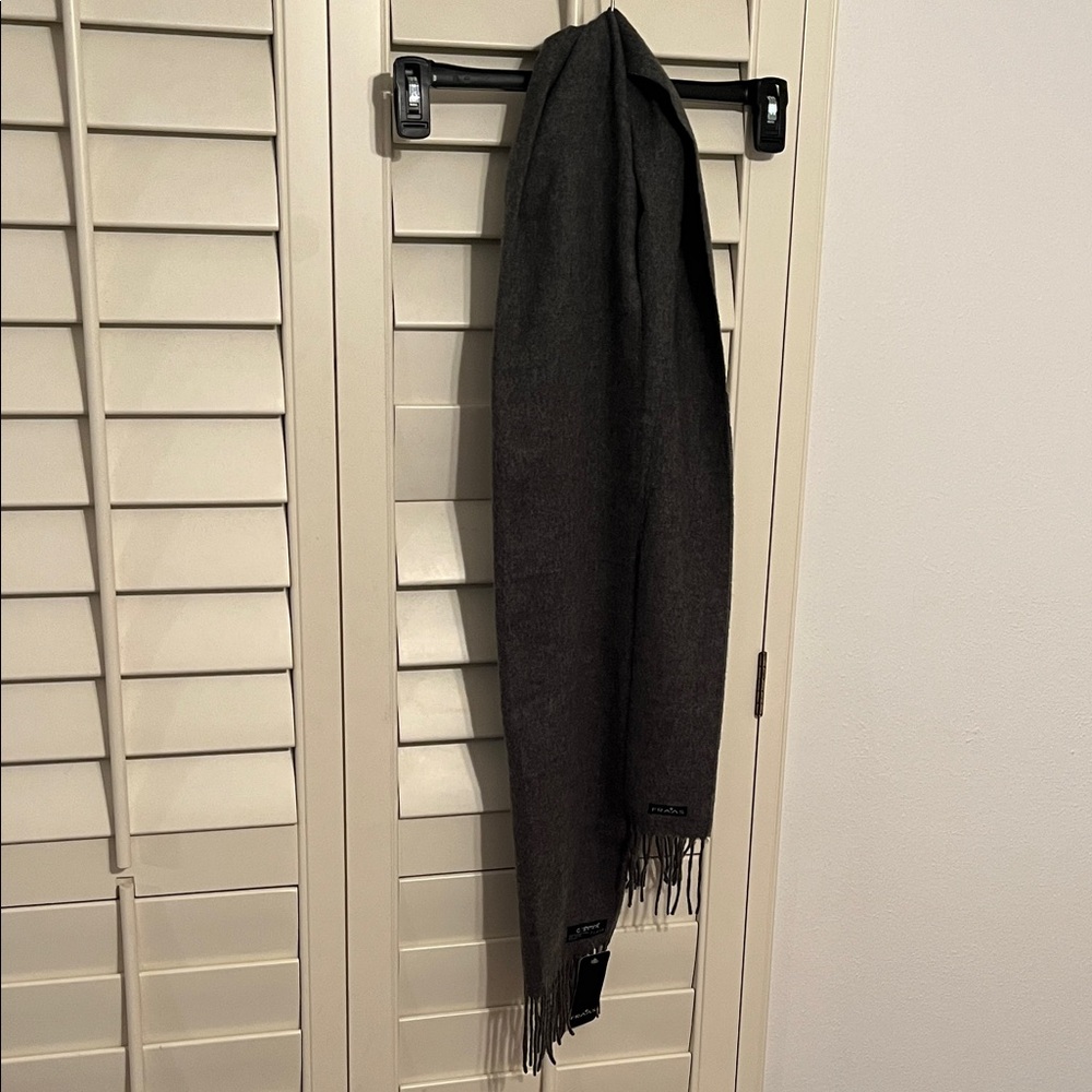 4/$25 SALE NWT V. Fraas Womens Cashmink Scarf - Picture 3 of 6